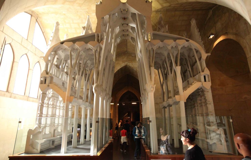 WP Barcelona Gaudi Sagrada Familia 33