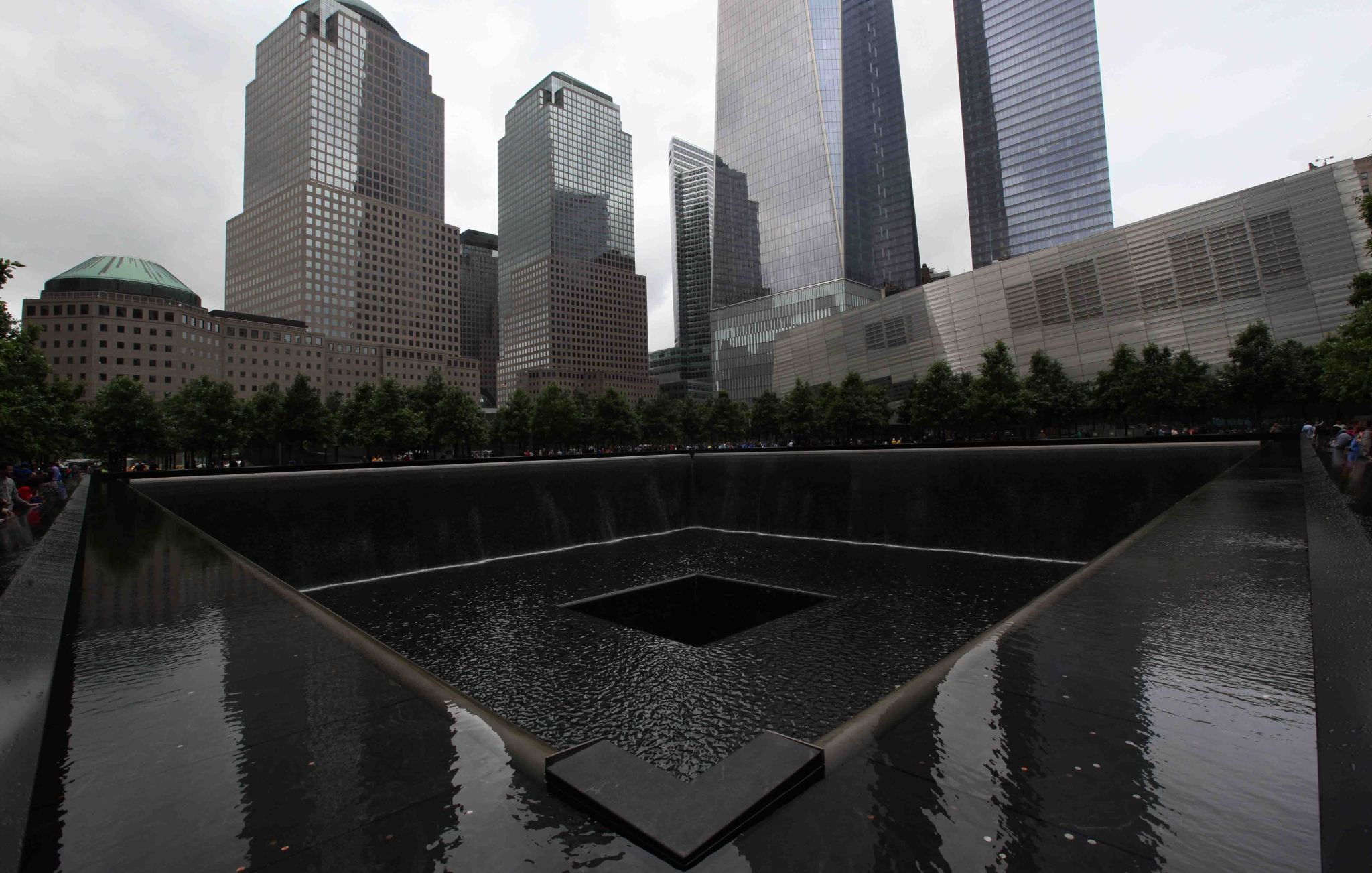 Небоскреб 11. Мемориал 9/11 в Нью-Йорке. Мемориальный комплекс башни Близнецы в Нью-Йорке. Мемориал ВТЦ В Нью-Йорке. Национальный мемориал и музей 11 сентября Нью-Йорк.